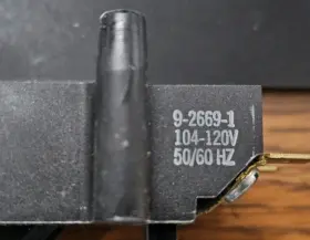 Cutler-hammer 9-2669-1 104-120 Volt 50/60hz C25/c65 Dp Original Take Out