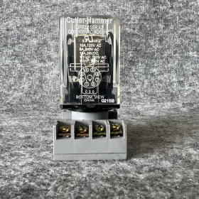 Cutler-hammer D3pr2a Ser.a2 8 Pin 120 Vac Relay With D3pa2 Base Used Cutler-hammer D3pr2a Ser.a2 8 Pin 120 Vac Relay With D3pa2 Base Used