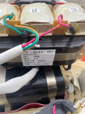 Emerson Uhk351t5 Liebert Apc Schnieder Electric 480/208v 220va Transformer Power